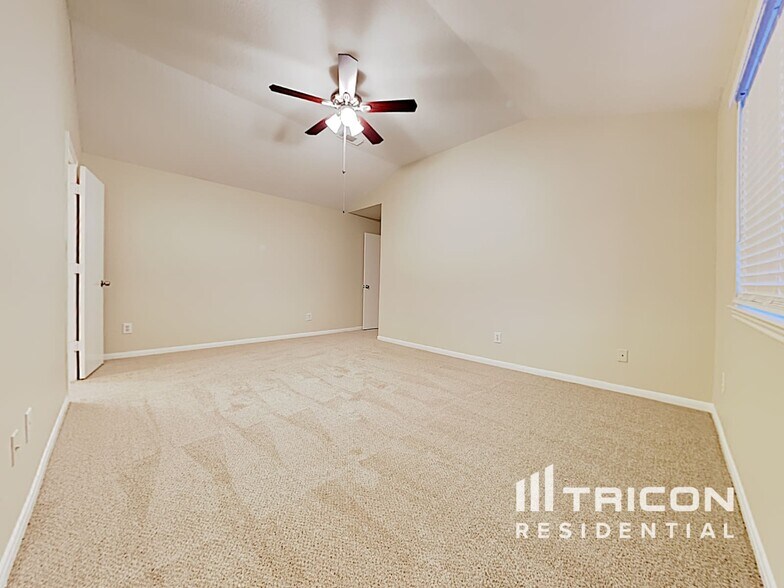Building Photo - 7911 Bluff Trail Dr