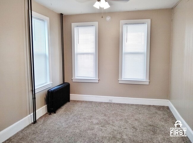 Building Photo - 5 Bed / 2 Bath Single Family Duplex