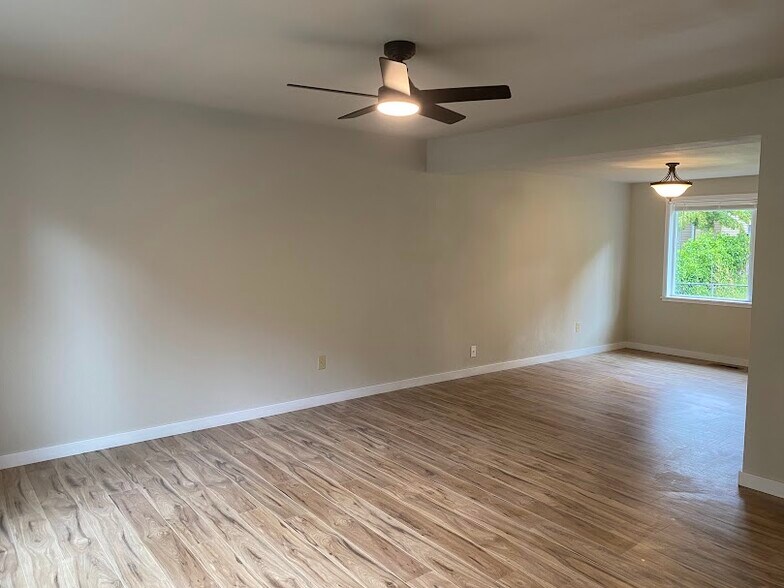 Building Photo - 7233 Stanford Ct NW