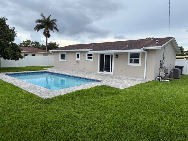 Building Photo - 105 Palamino Cir