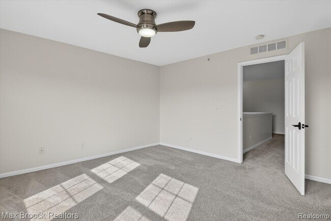 Building Photo - 3255 Camden Dr