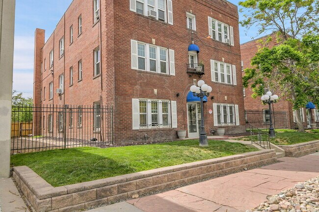 Building Photo - $1,500.00 - 1 Bed, 1 Bath, Condo in Denver...