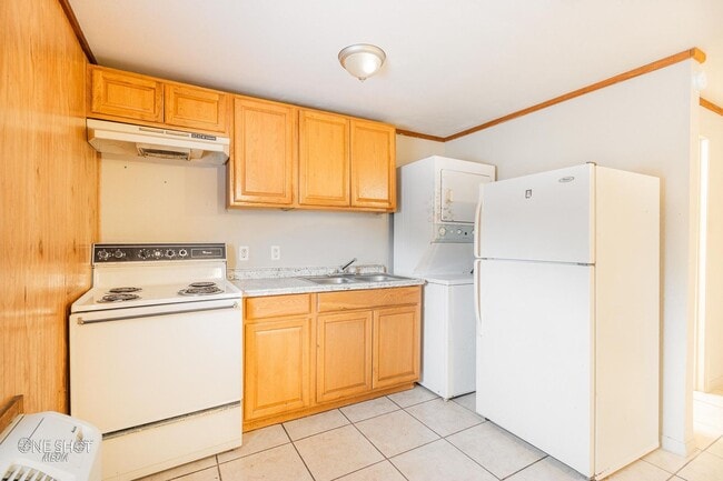 Building Photo - 104 College Dr