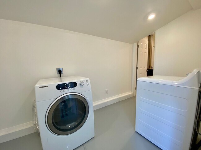 Building Photo - Remodeled 3BR, 2BA with Orchard, Garage & ...