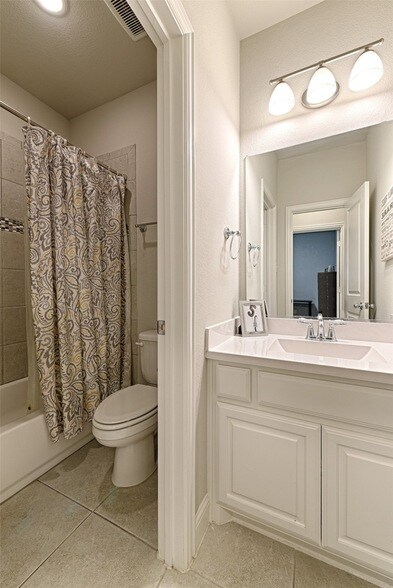 Building Photo - 3515 Washington Dr