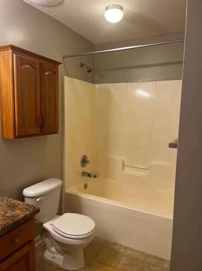 Building Photo - Townhome Living Made Easy: Your 2-Bed, 2-B...
