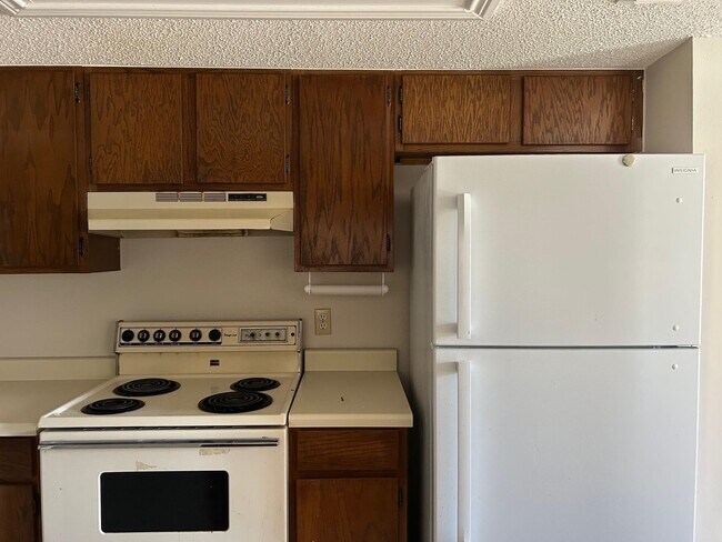 Building Photo - 100 Hillside Rd