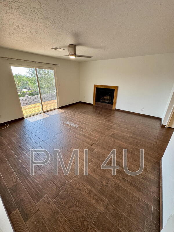 Building Photo - 10412 La Paz Dr