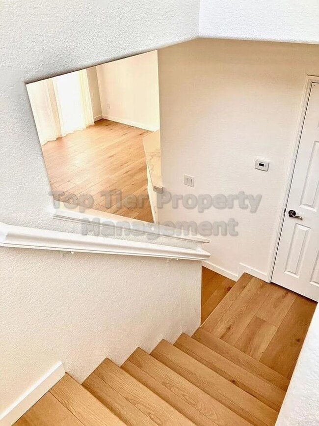 Building Photo - ***Beautiful Like-New 2 bed / 2.5 bath / 1...