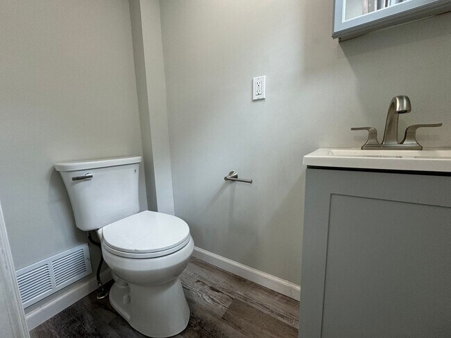 Building Photo - Completely Updated THREE BEDROOM TWIN!
