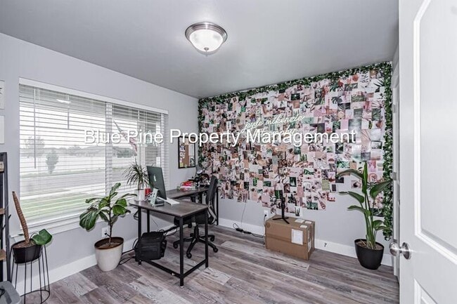 Building Photo - 3002 Sandy Dr