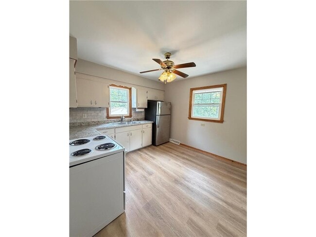 Building Photo - 421 W 74th St