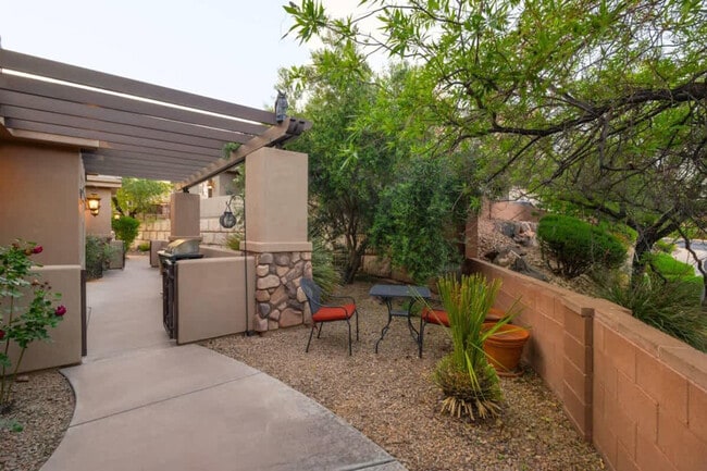 Building Photo - 1922 N Pebble Beach Dr