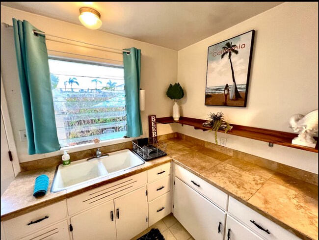 Building Photo - Coastal Charm in the Heart of Encinitas – 2 Bed, 1 Bath Avail 12/1