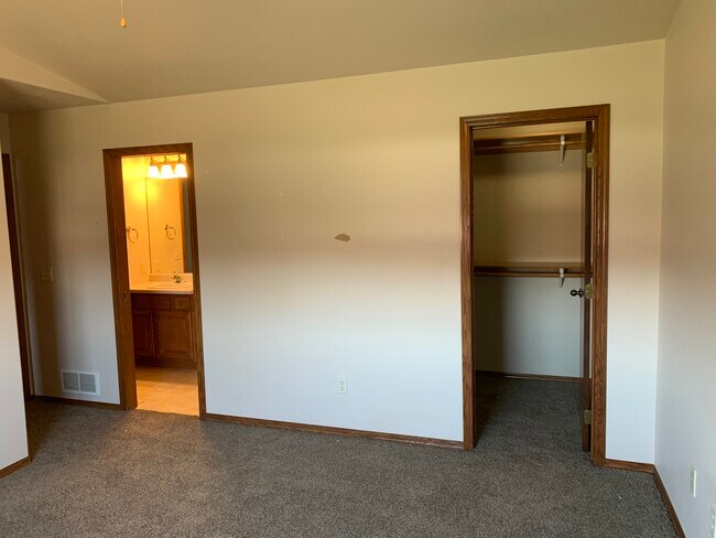 Building Photo - 7514 S Peregrine Pl