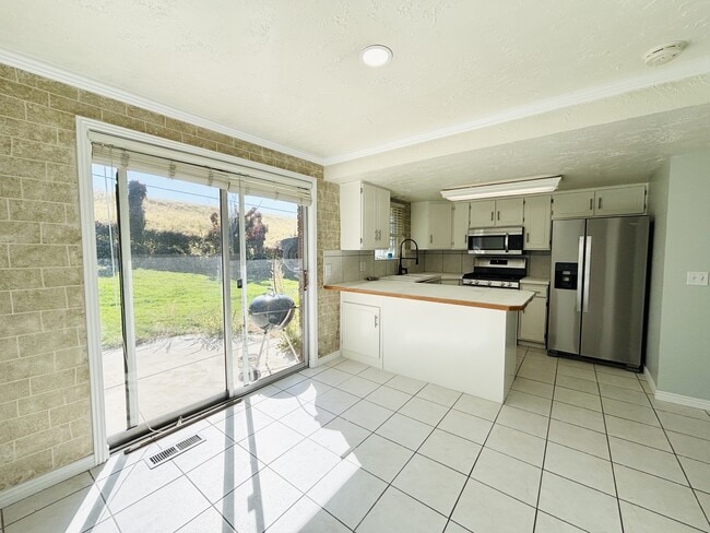 Building Photo - 786 San Simeon Way