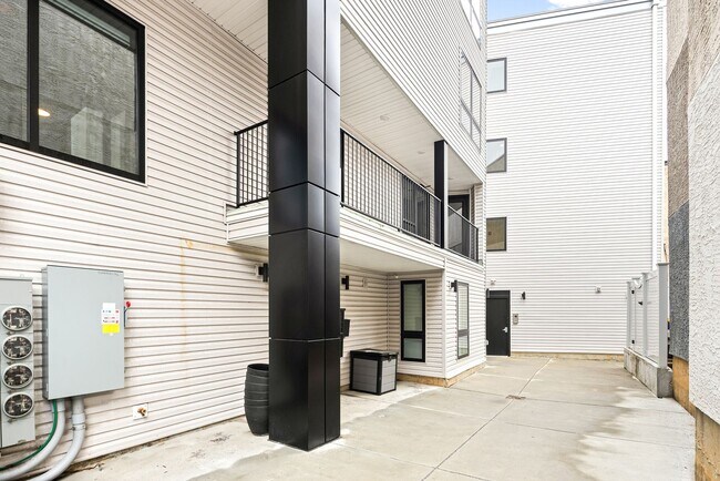 Building Photo - 2451 Frankford Ave
