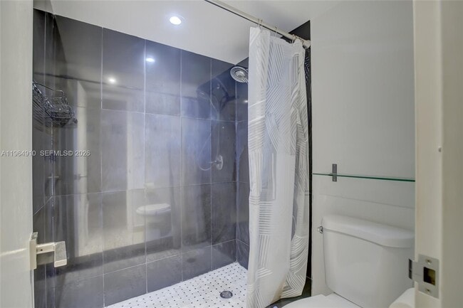 Building Photo - 3375 N Country Club Dr