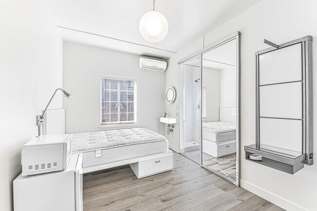 Interior Photo - 335 Pacific Avenue