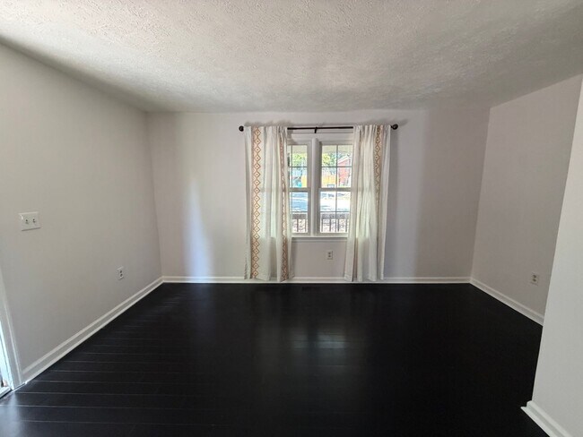 Building Photo - 840 Estes St
