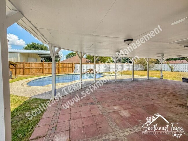 Building Photo - 7912 South Dr