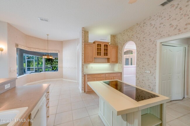 Building Photo - 13 Clear Ct