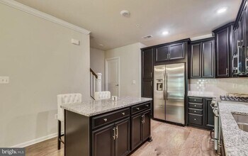 Building Photo - 23225 Milltown Knoll Square