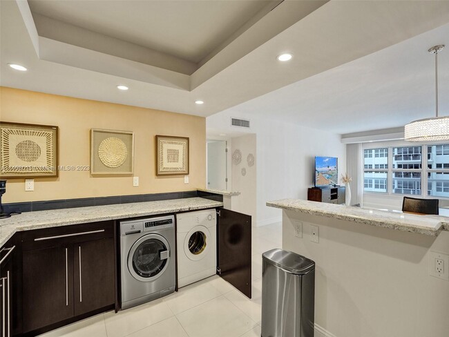 Building Photo - 3750 Galt Ocean Dr