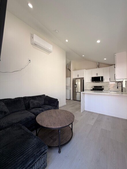 Building Photo - 720 Geneva St