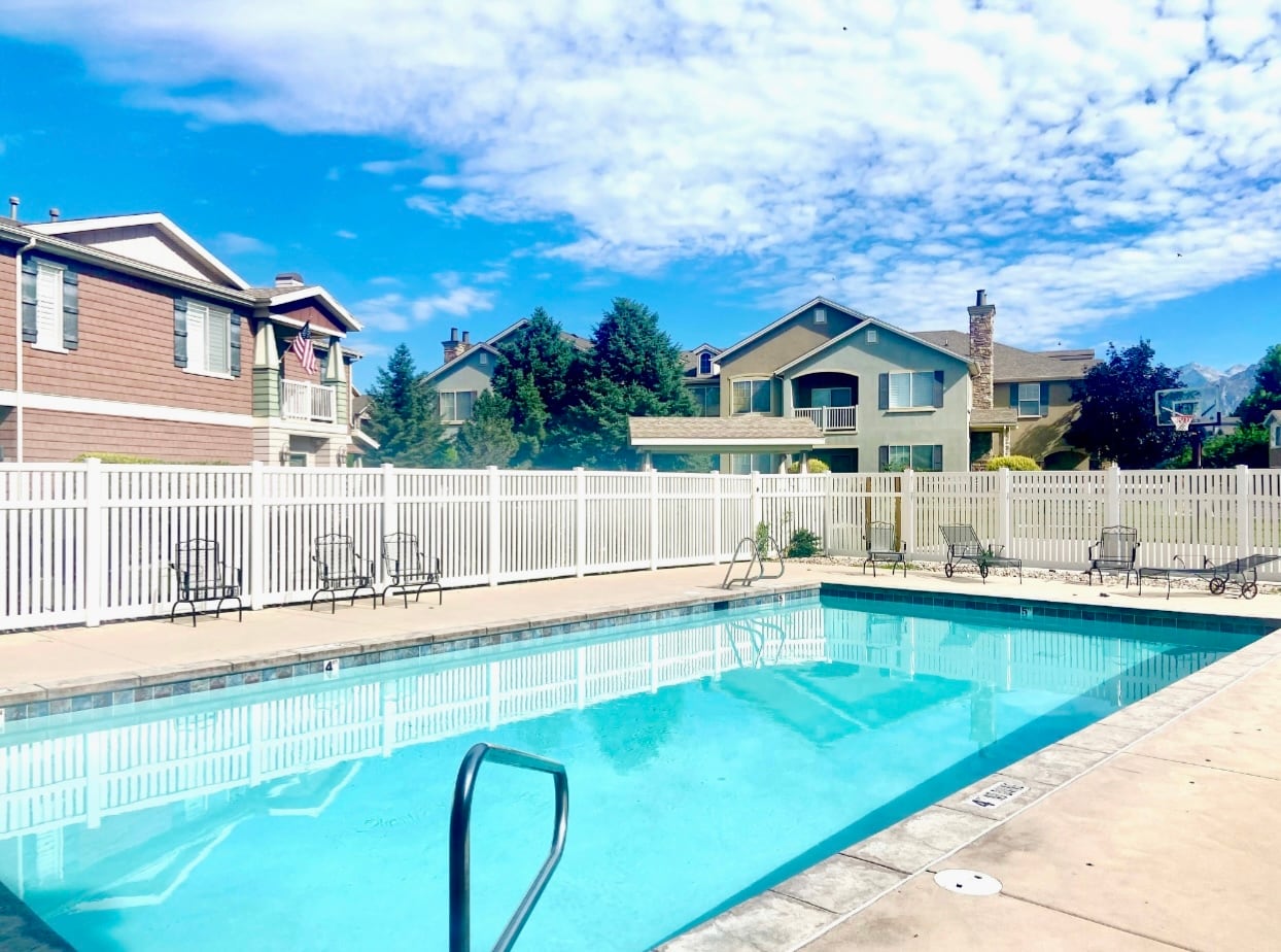 Building Photo - 1562 W 10 S