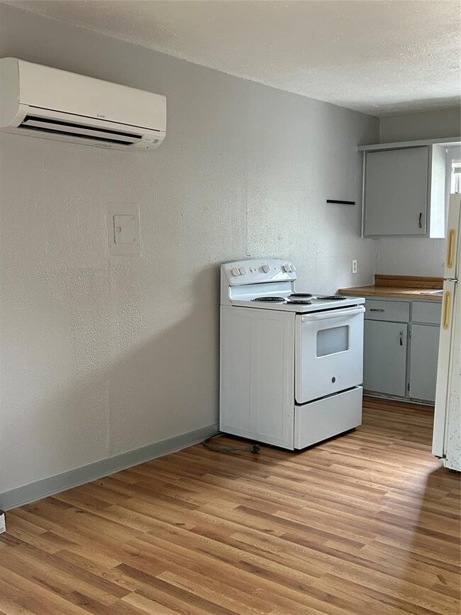 Building Photo - 1107 Pine St