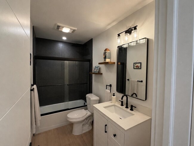Building Photo - 180 Cypress Club Dr