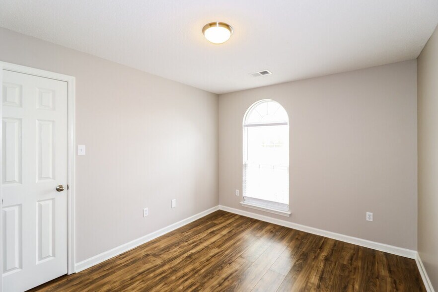 Building Photo - 751 Northwood West Cove