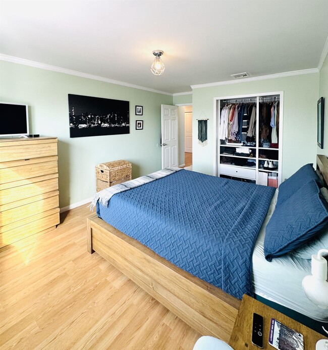 Building Photo - 603 55th St