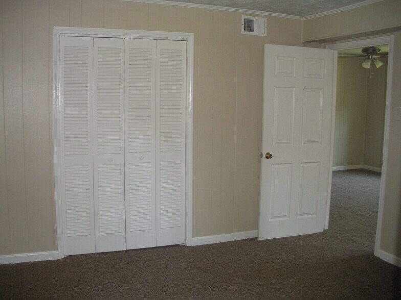 Building Photo - 17 David St