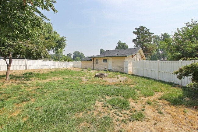 Building Photo - 1119 Lincoln Ave