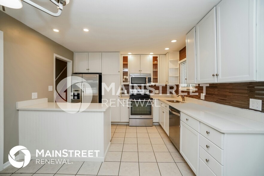 Building Photo - 171 Parkview Dr