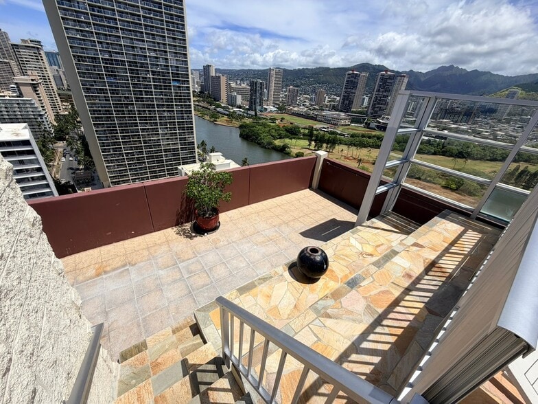 Building Photo - 444 Nahua St