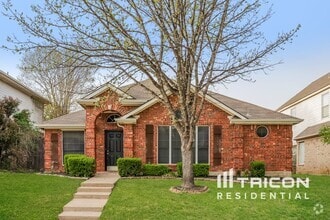 Building Photo - 834 San Jacinto Dr