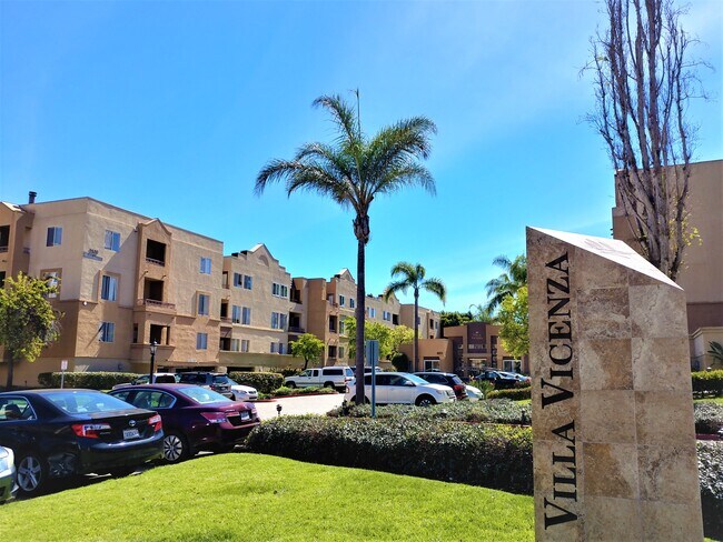 Building Photo - 3520 Lebon Dr