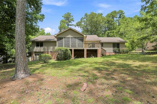 Building Photo - 709 Essex Ct