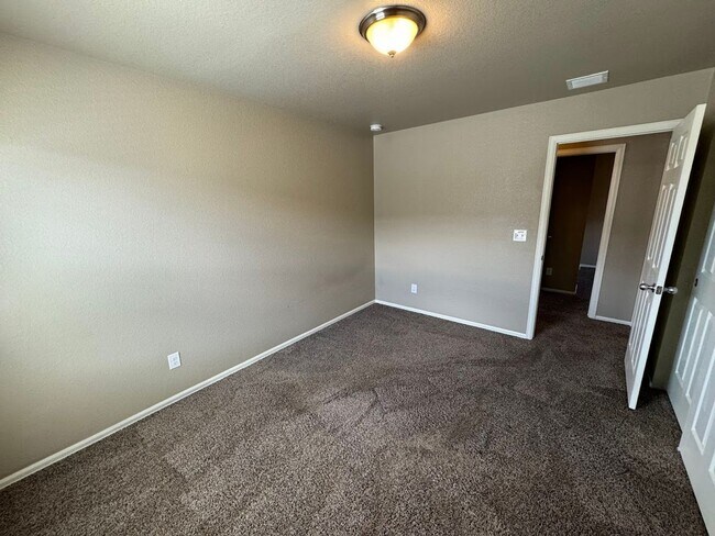 Building Photo - ***$500 Off 1st Months Rent*** Stunning 4BD/3BA Home in North Longmont - Available NOW!