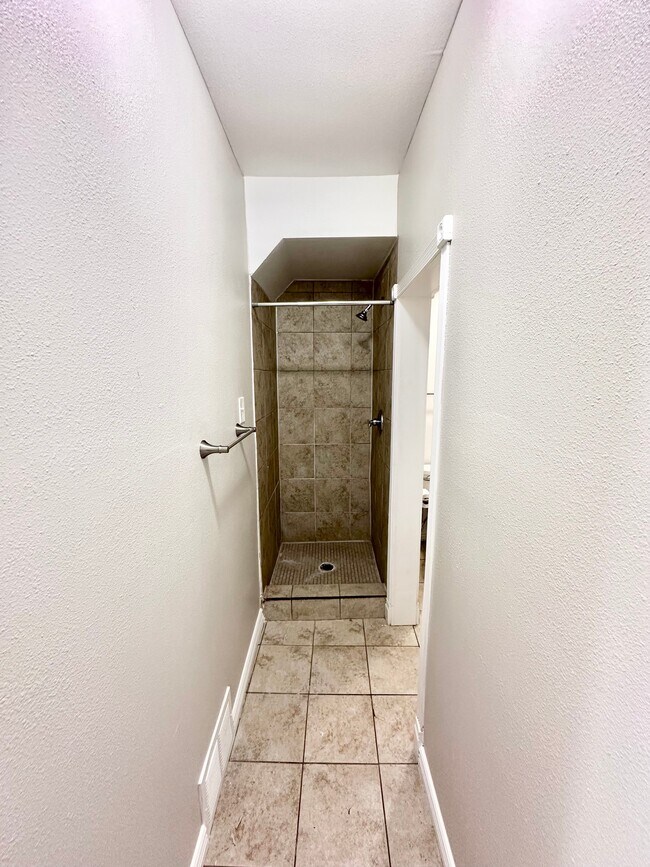 Studio Bathroom - Barnum Park