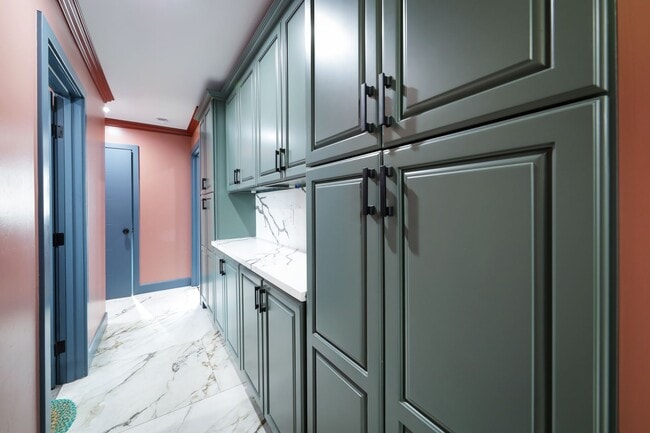 Building Photo - FOR RENT Fully Remodeled 4 Bed / 3 Bath Ho...