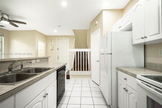 Building Photo - 6051 SW 19th Pl