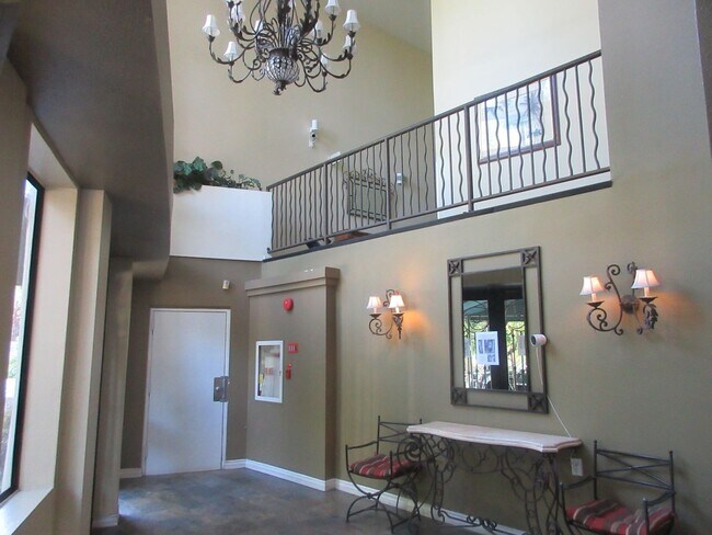 Building Photo - Beautiful Condo in the heart of Studio City