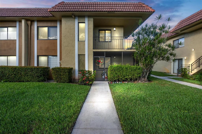 Primary Photo - 305 Lakeview Dr