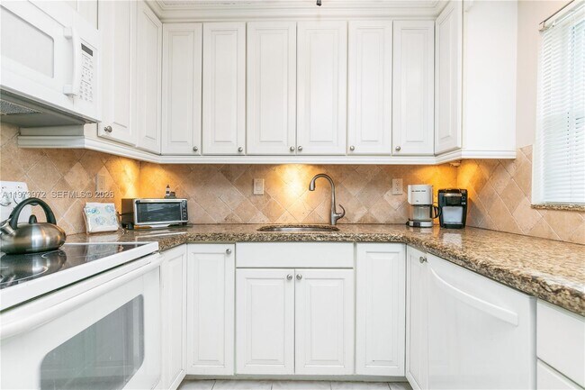 Building Photo - 3131 S Ocean Dr