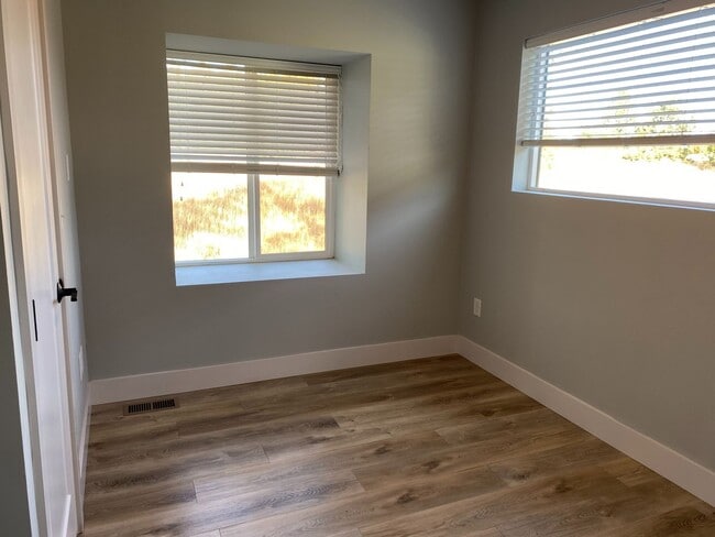 Building Photo - Modern 3 Bed, 2.5 Bath with Loft & Rooftop...