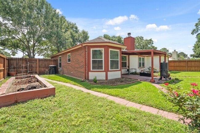 Building Photo - 2641 Village Way Dr.